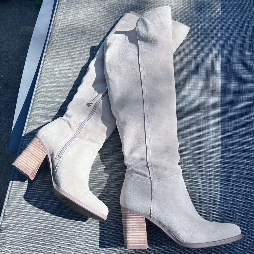 Suede High Boots Naturalizer/Water Resistant Size 7.5m